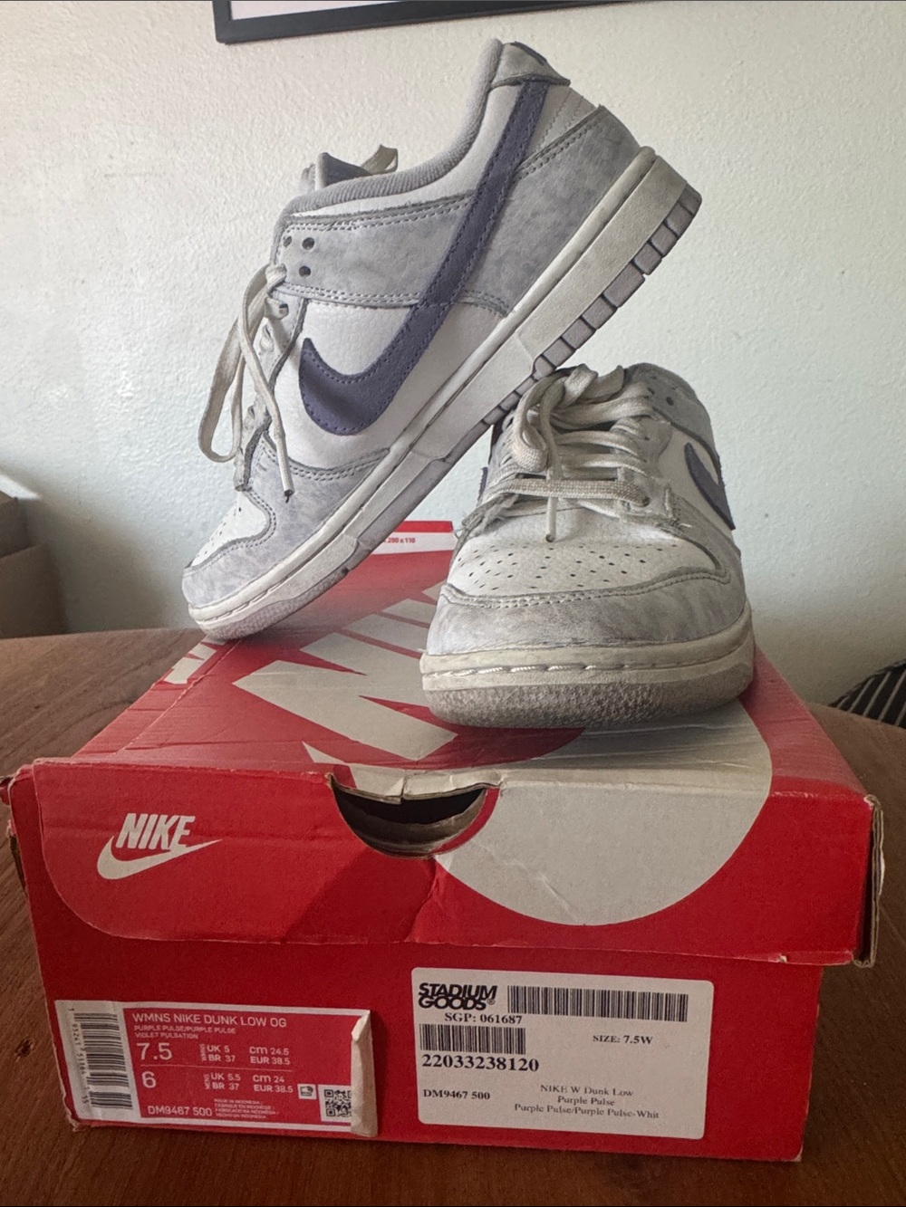 Nike Low-Top Sneakers in Light purple and white with Purple Swoosh